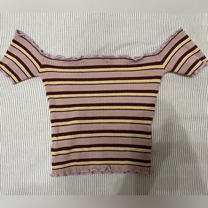 Perfect stripe off the shoulder top! 💖💐🌟